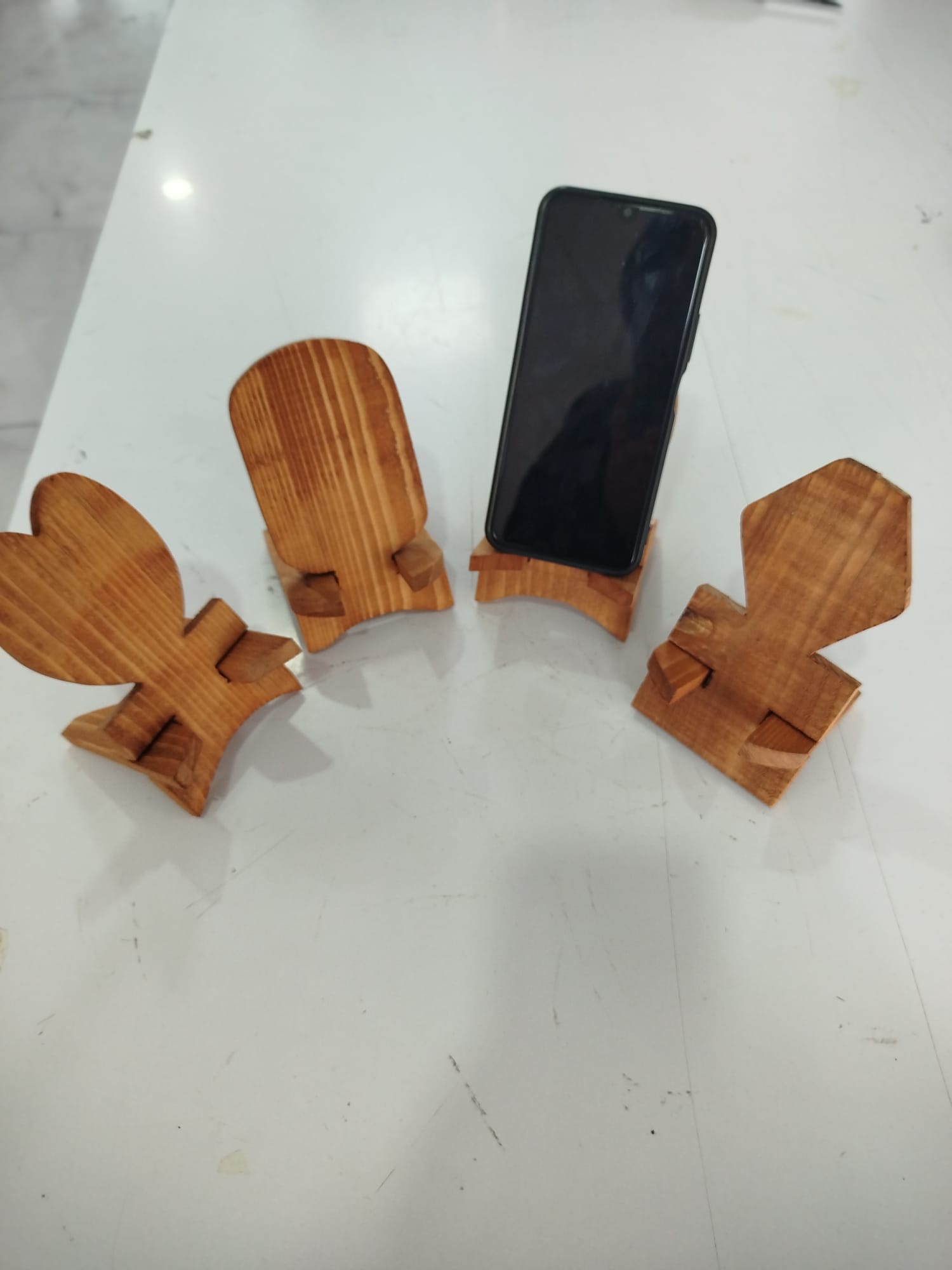 EL EMEĞİ VERNİKLİ TELEFON TUTACAĞI